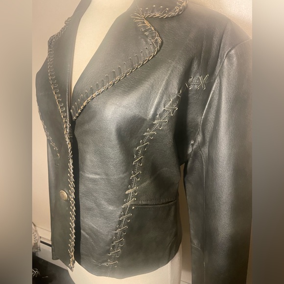 Leather Gallery     Leather Black Jacket   Braiding Throughout  Size Lg - Picture 6 of 7